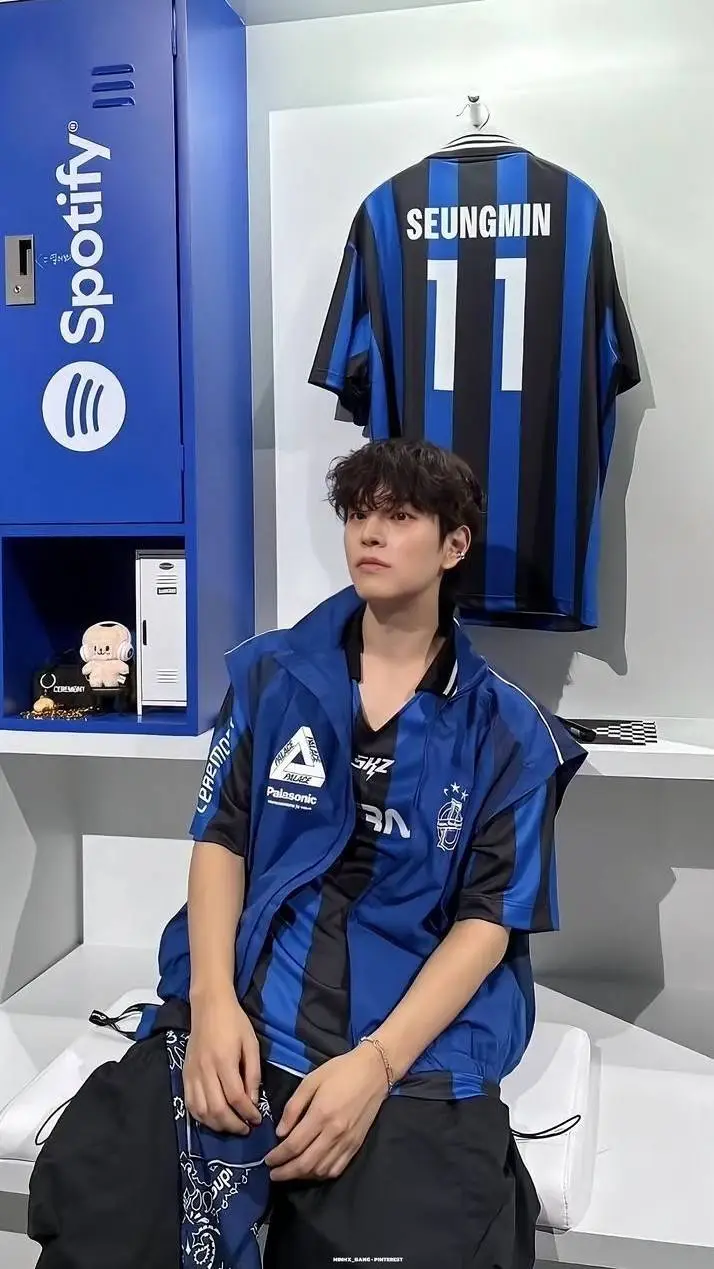 ai character: amor predestinado  background