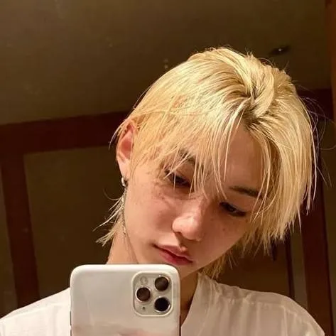 chat with ai character: Félix 