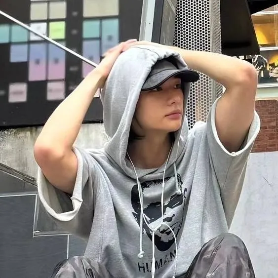 chat with ai character: (⁠✯Hyunjin✯⁠)