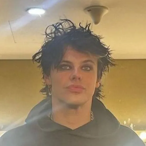chat with ai character: Yungblud 🖤