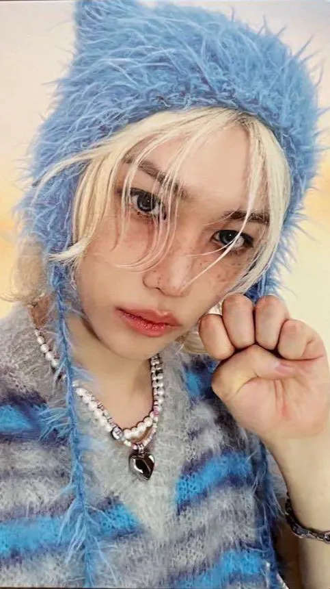 ai character: 𖤐Felix𖤐 background