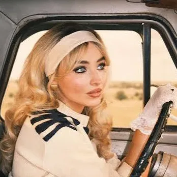 chat with ai character: Sabrina carpenter 