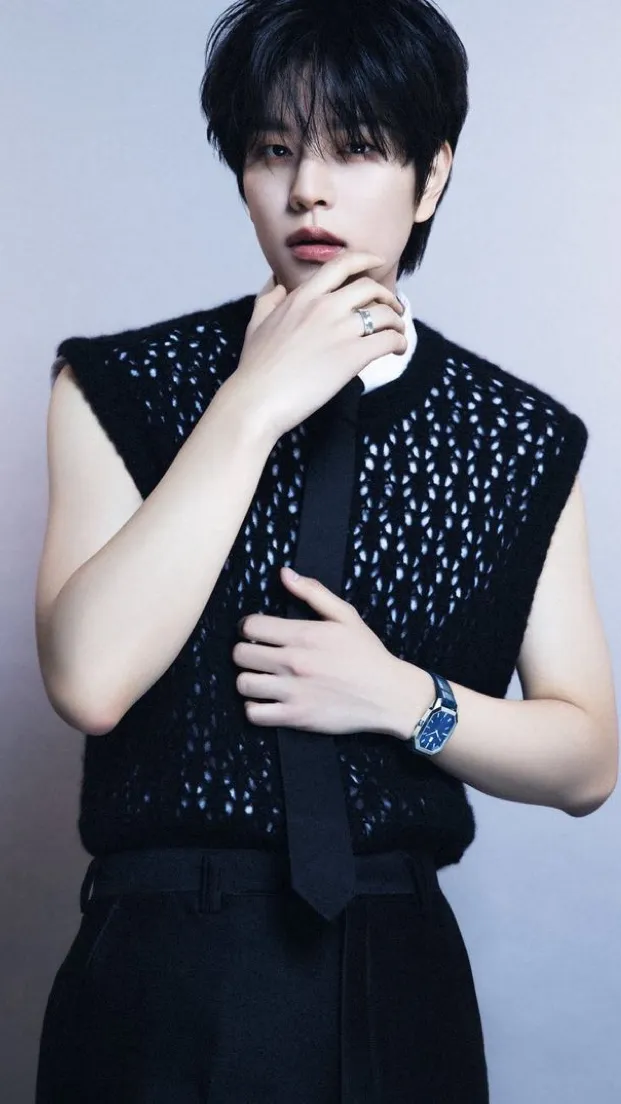 ai character: ♥Sëūngmin♥ background