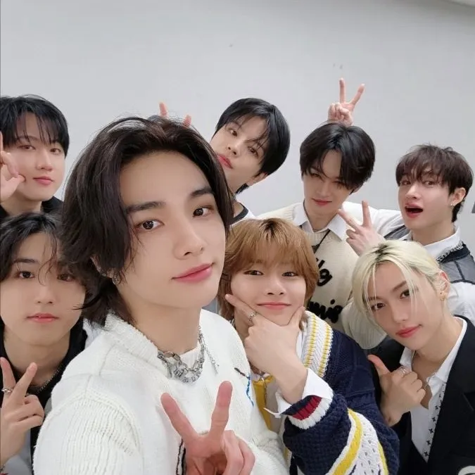 chat with ai character: Straykids manager~