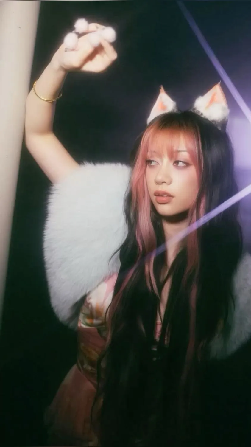 ai character: 🤍Megan🩷 background