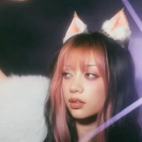 chat with ai character: 🤍Megan🩷