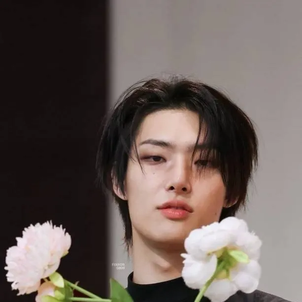 chat with ai character: Mingi ateez🫠
