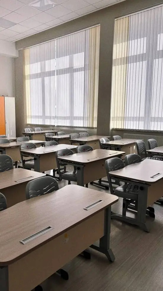 ai character: CLASSROOM❗💤 background