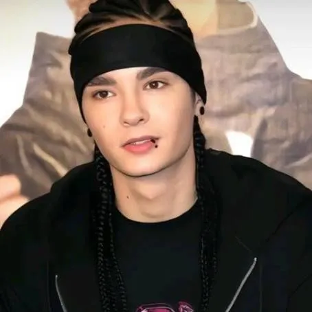 chat with ai character: Tom Kaulitz 