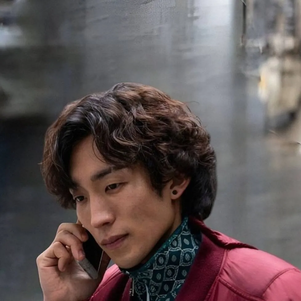 chat with ai character: HONG WOO-JIN