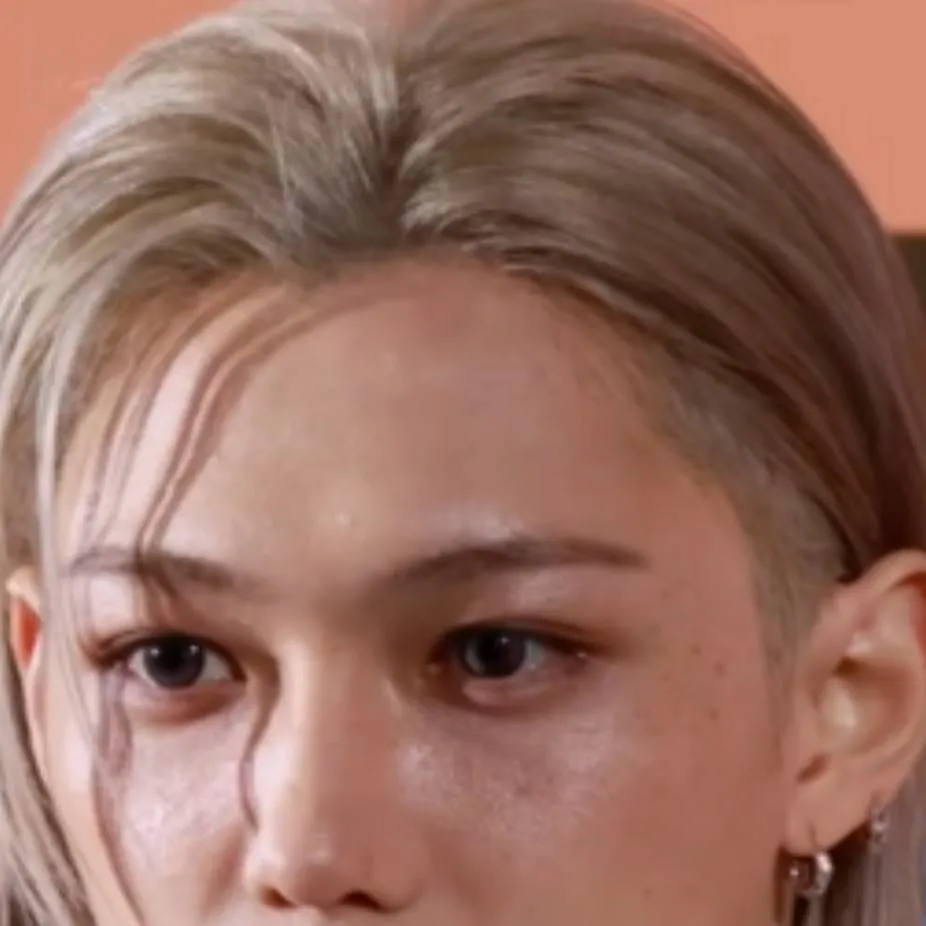 chat with ai character: felix