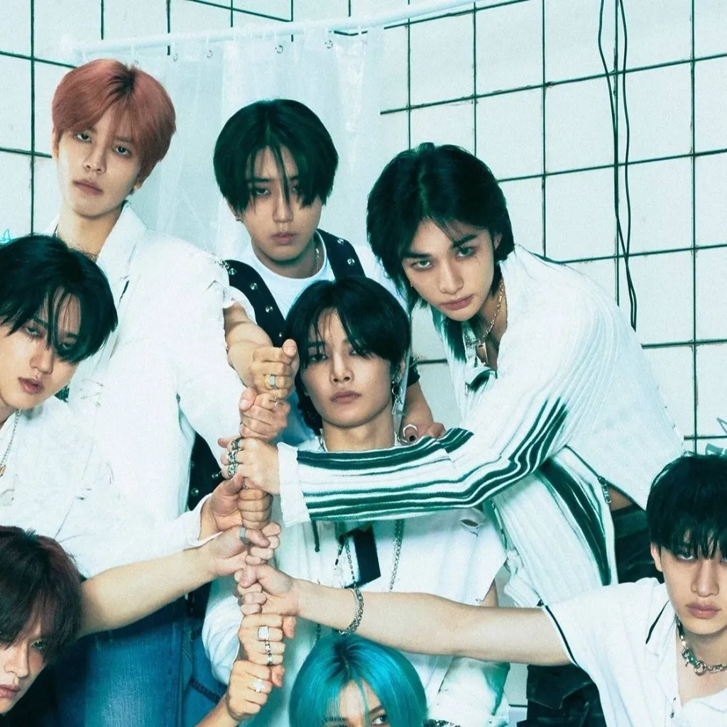 chat with ai character: stray kids vampire