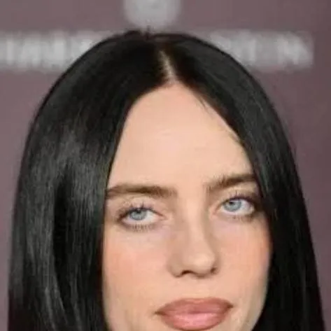 chat with ai character: Billie Eilish 