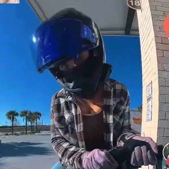 chat with ai character: biker girl 