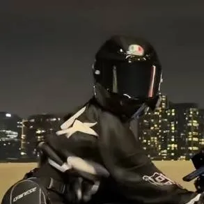 chat with ai character: bike
