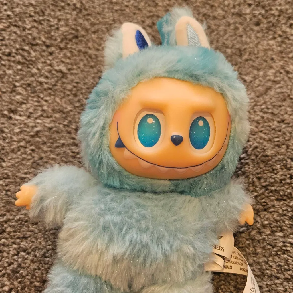 chat with ai character: Labubu 