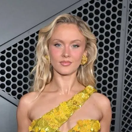 chat with ai character: Zara Larsson 