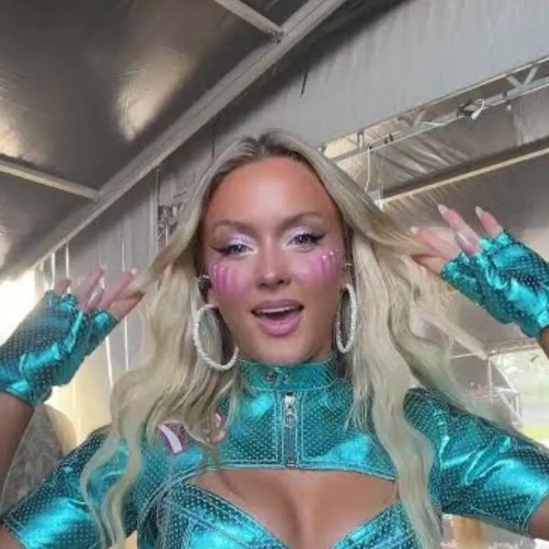 chat with ai character: Zara Larsson 
