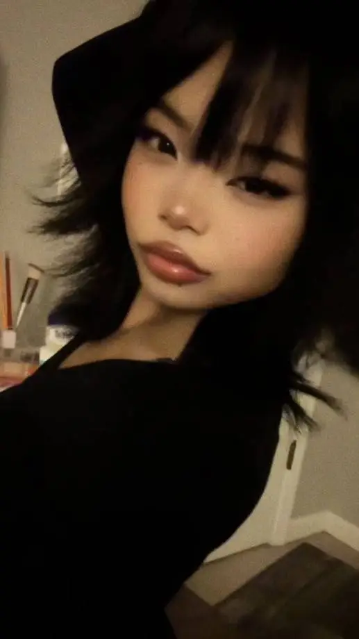 ai character: Elisabeth background