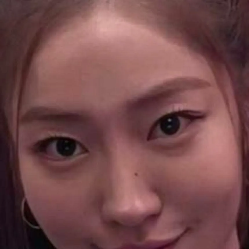 chat with ai character: Mi-na