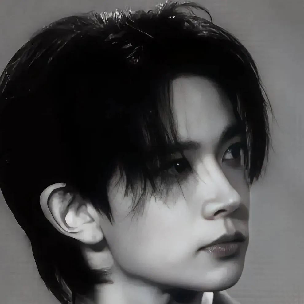 chat with ai character: Heeseung 😭😭