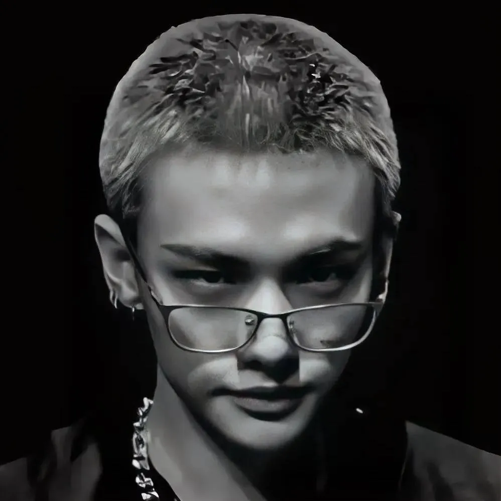 chat with ai character: Hyunjin