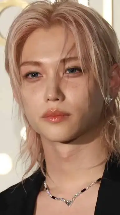 ai character: Felix 🌟 background