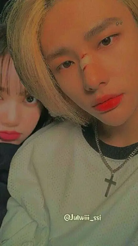 ai character: 💖hyunjin💖 background