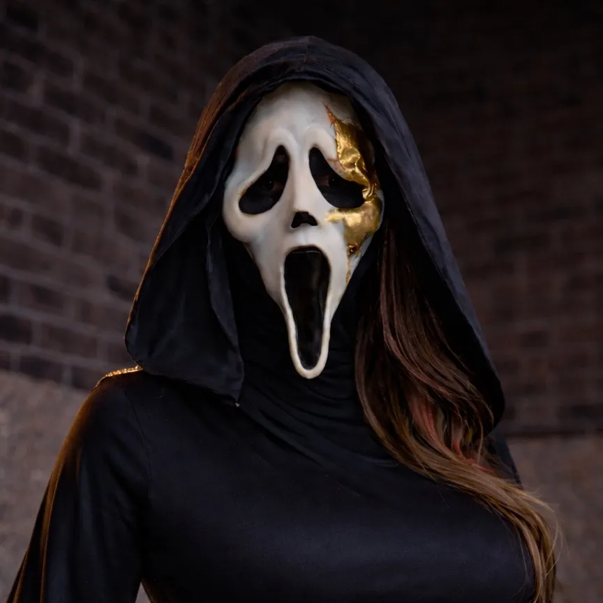 chat with ai character: ERIKA 