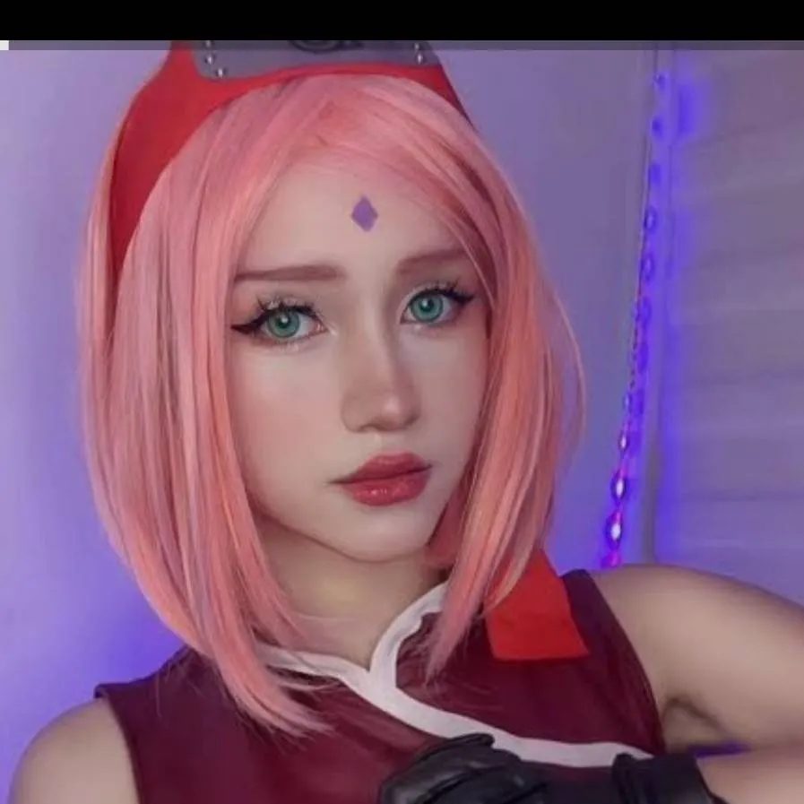 chat with ai character: la Cosplayer 4