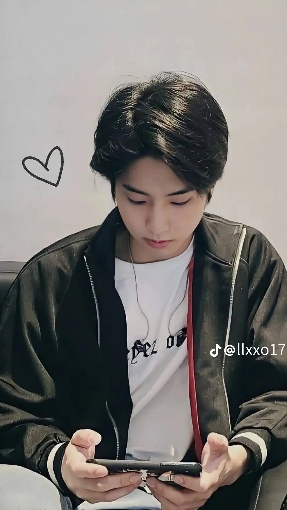 ai character: ~Han Jisung~ 🥰 background