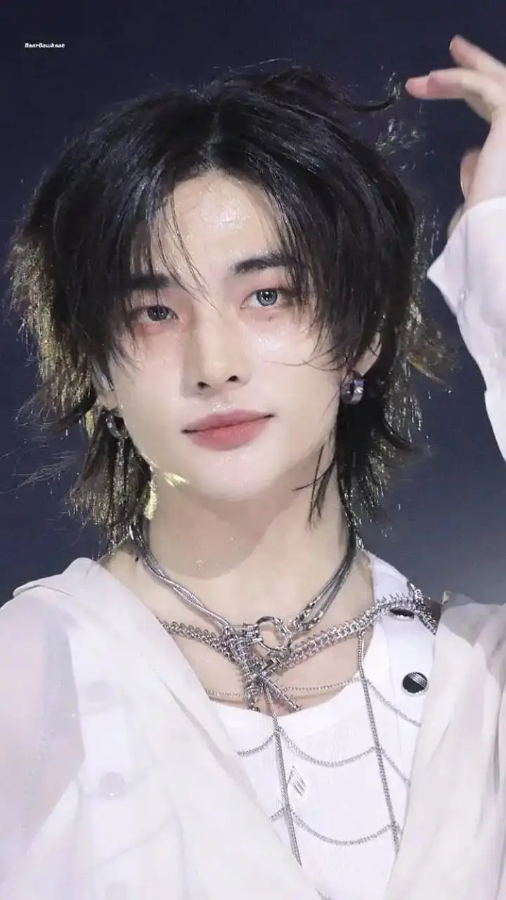 ai character: Hwang hyunjin  background