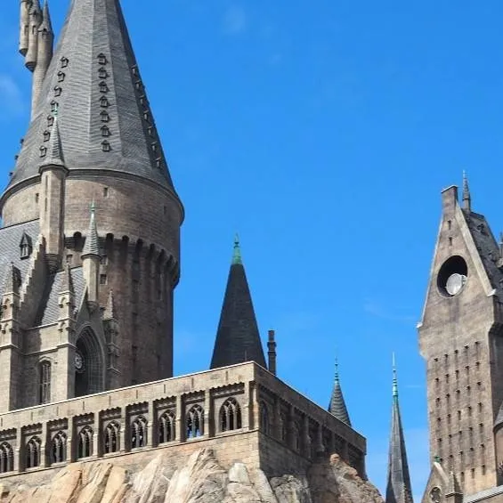 chat with ai character: Hp montage 