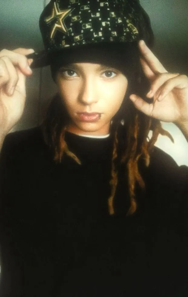 chat with ai character: Tom Kaulitz