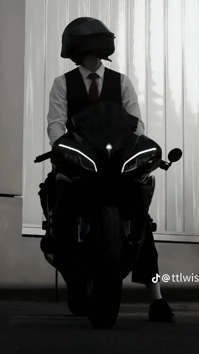 ai character: Brayan 🫦 background