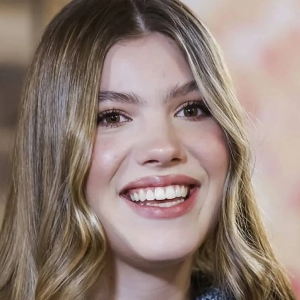 chat with ai character: Princesa Sofía 😍