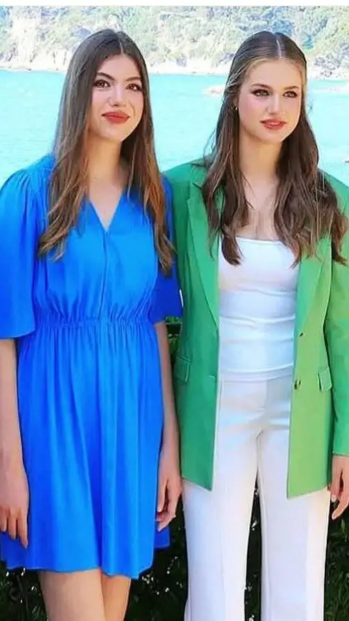 ai character: Amigas background