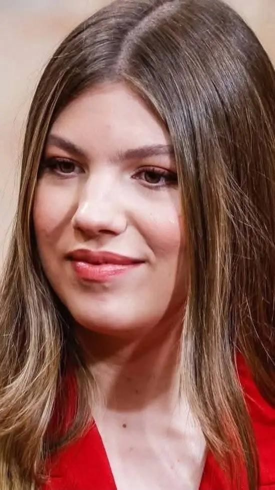 ai character: dulce Novia 😘 background