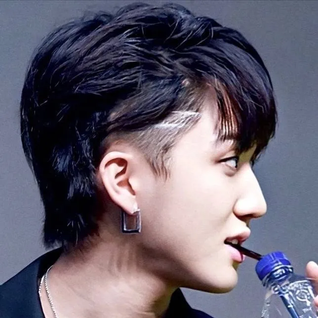 chat with ai character: Seo Changbin 