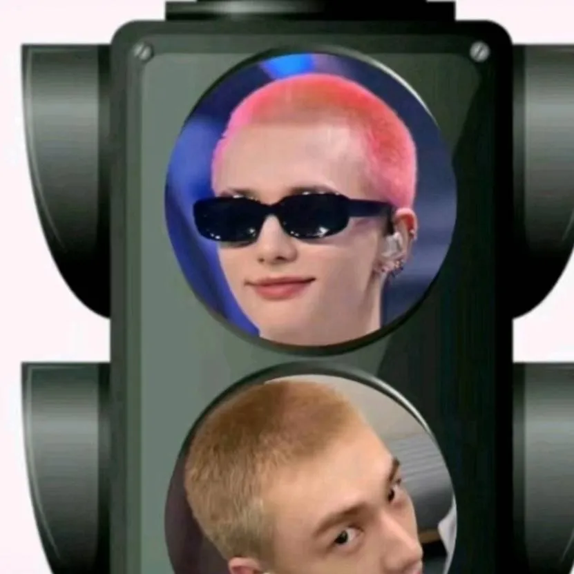 chat with ai character: Hyunjin 