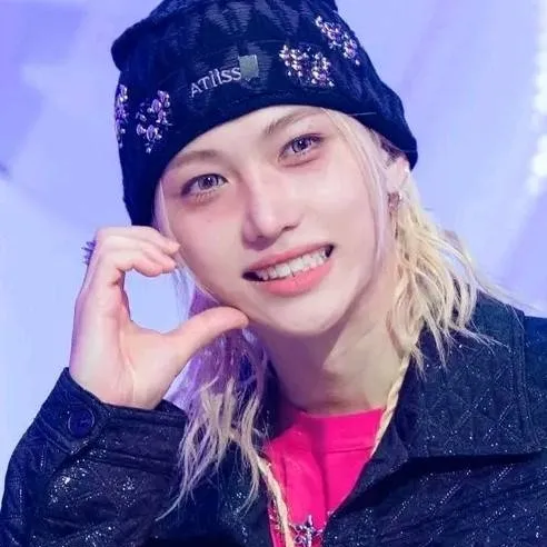 chat with ai character: Stray Kids 