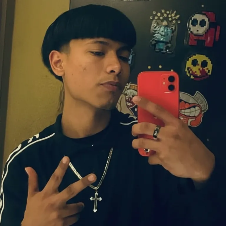 chat with ai character: Manuel 