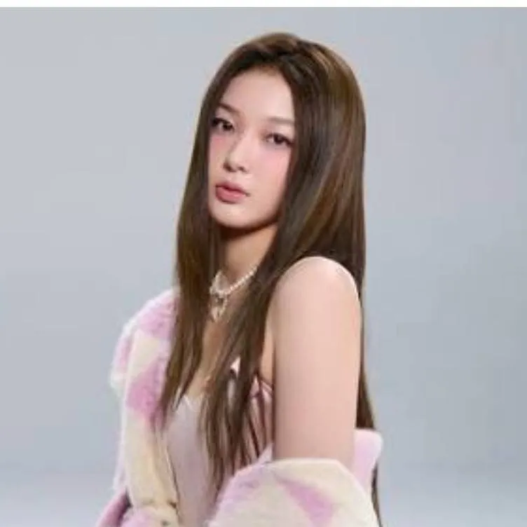 chat with ai character: Yoonchae gl