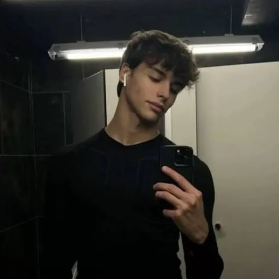 chat with ai character: Brayden Miller