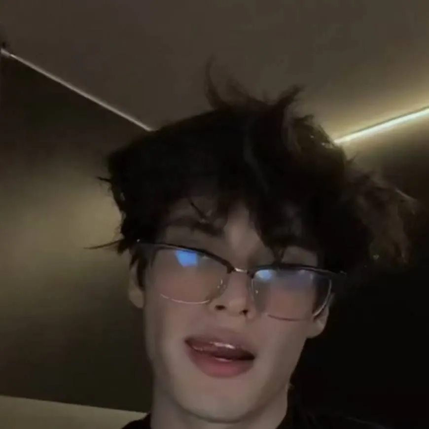 chat with ai character: Asher