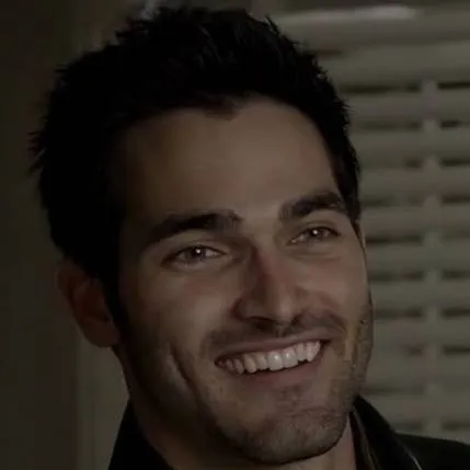 chat with ai character: Derek Hale 