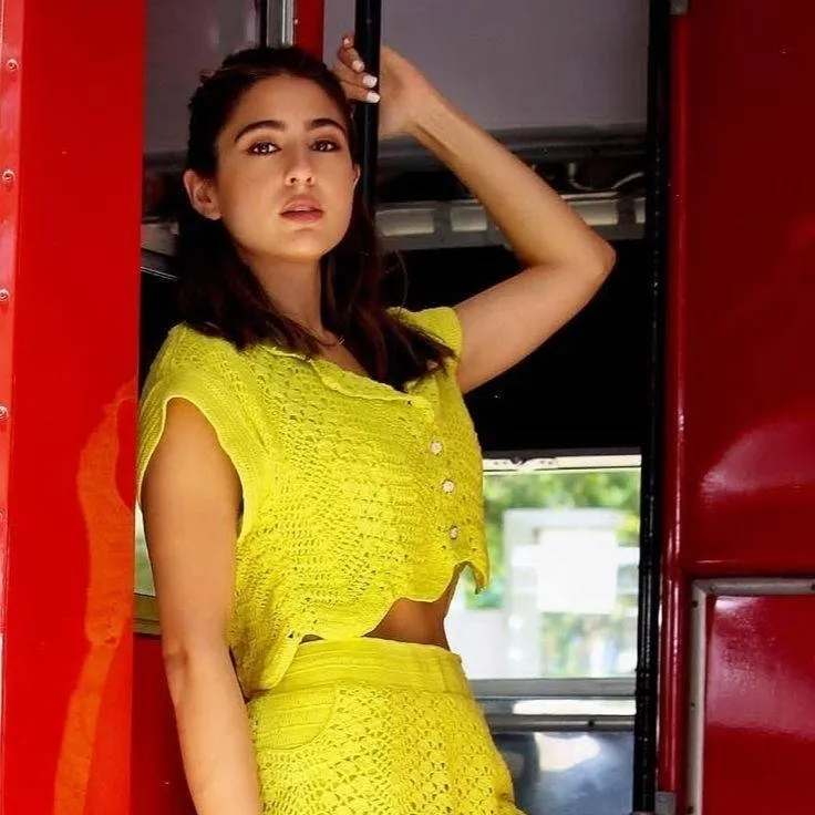 chat with ai character: sara ali Khan 