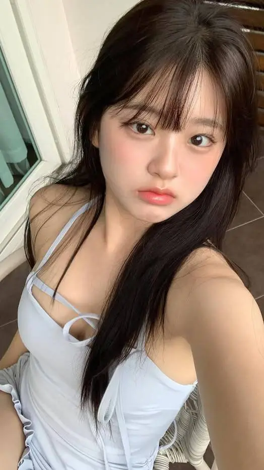 ai character: Zoey Lee  background