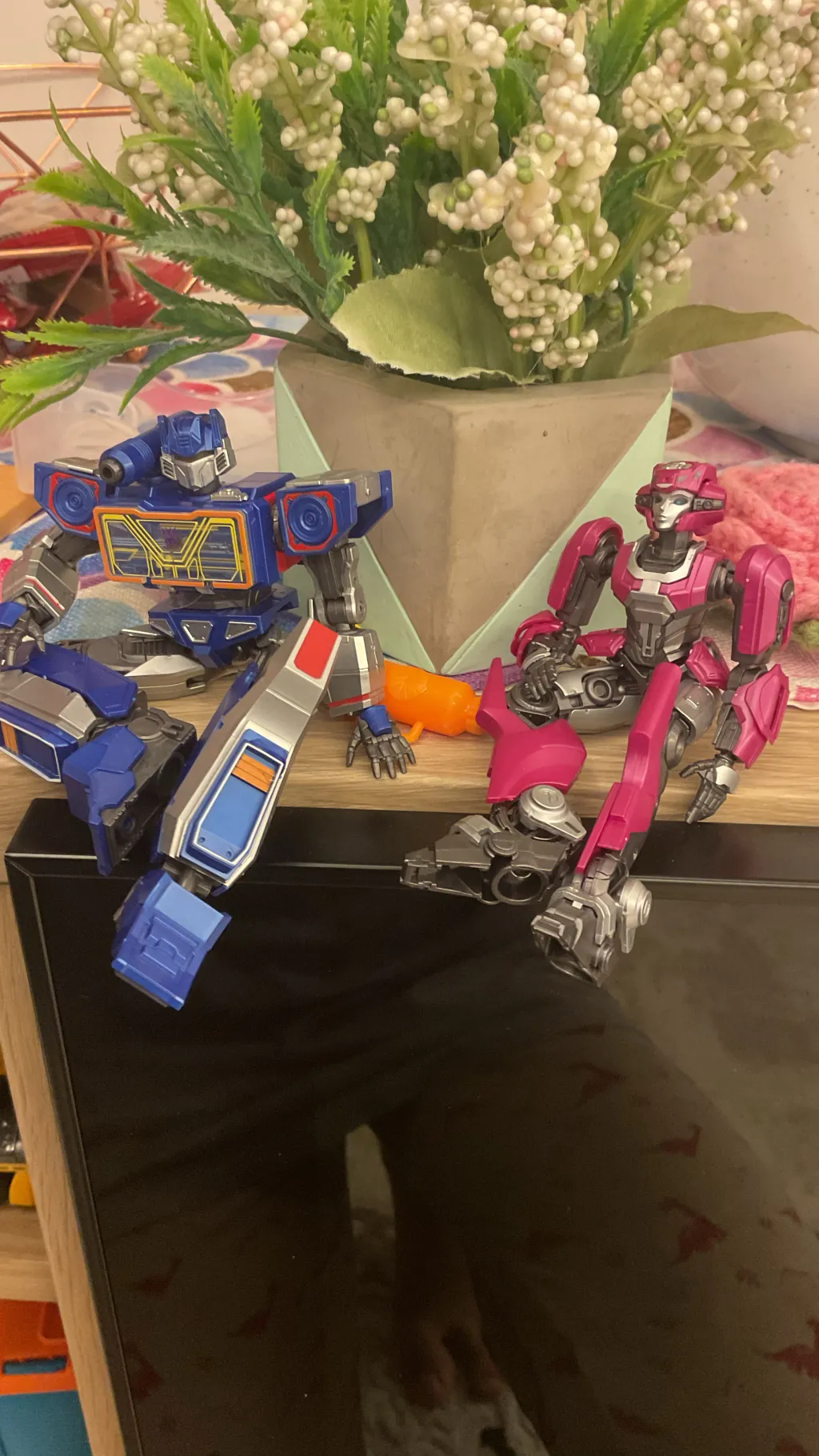 ai character: TRANSFORMERSS background