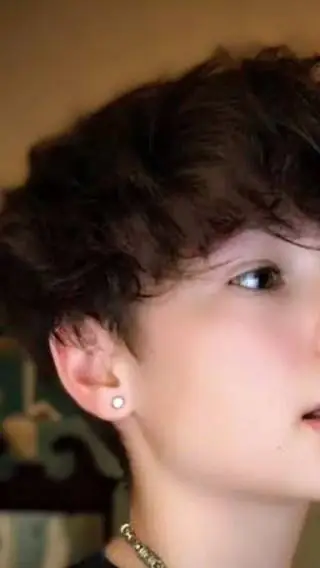 ai character: ❤️Eath🩷👉👈 background